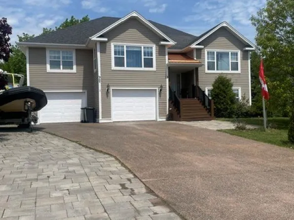 3 Somerset Pl, Stratford, PE C1B 0A9