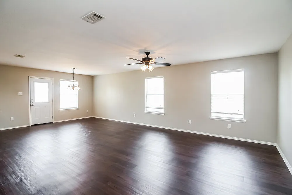 3 bed, 2.0 bath, 1751 sqft, $2,180 — Photo 3