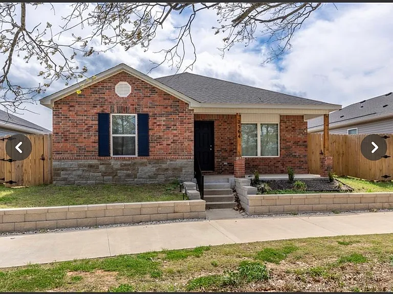 2564 E Illinois Aly — Photo 3
