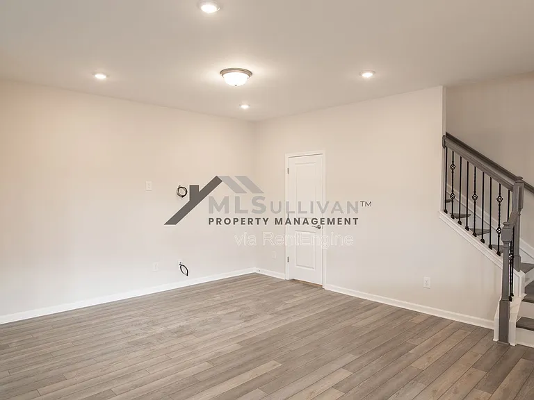 1010 Crater Lake Way — Photo 12