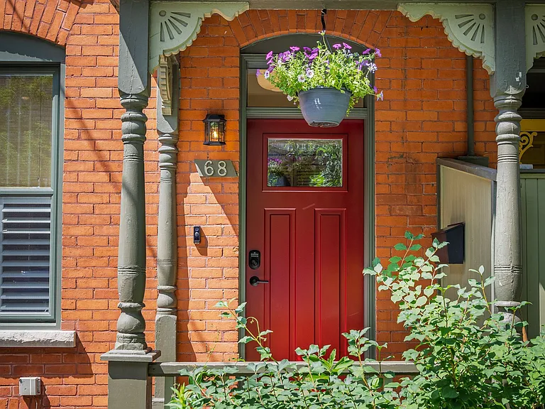 68 Lorne Ave — Photo 4