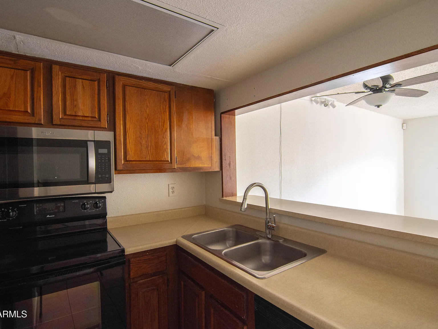 2 bed, 1.5 bath, 980 sqft, $1,495 — Photo 2