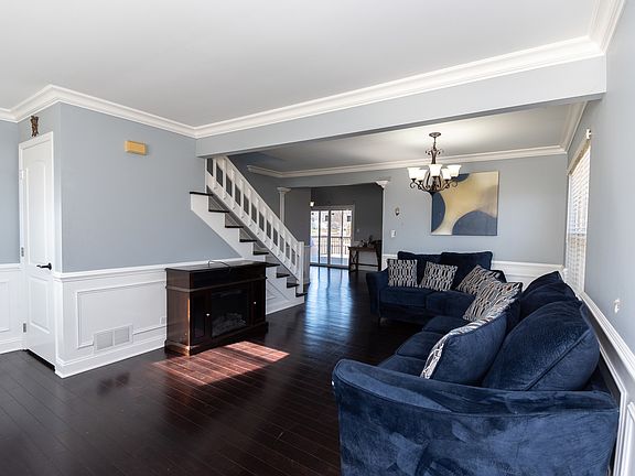 3rd image of 480 Windridge Dr