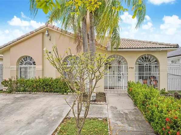 2784 W 70th St, Hialeah, FL 33016