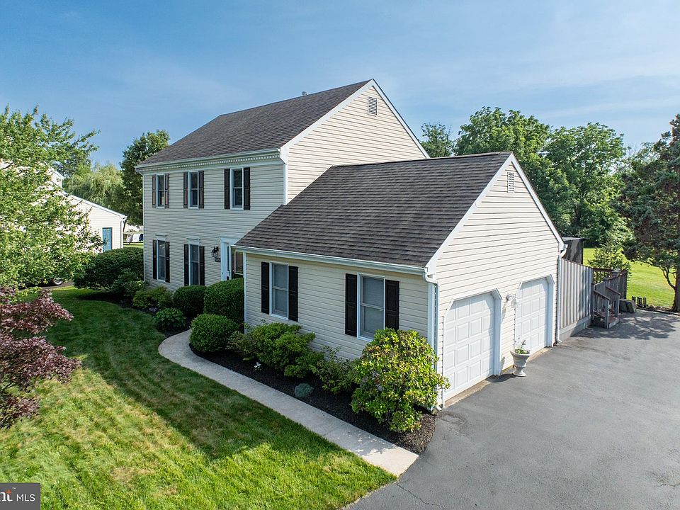 2nd image of 909 Hickory Grove Dr
