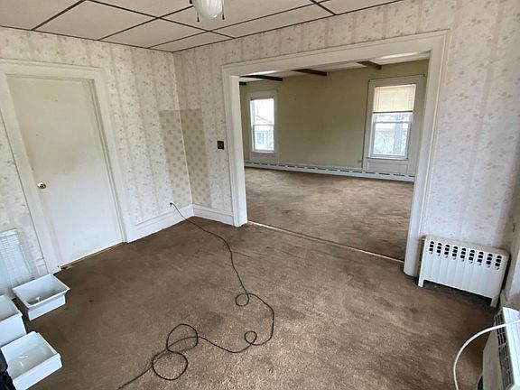 3rd image of 36 Crown St #2