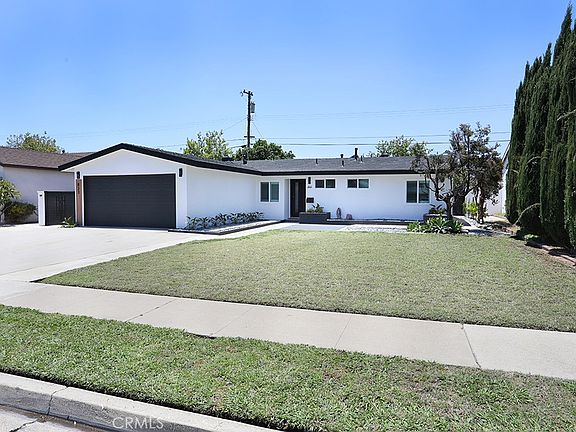 3rd image of 833 N Felicidad St
