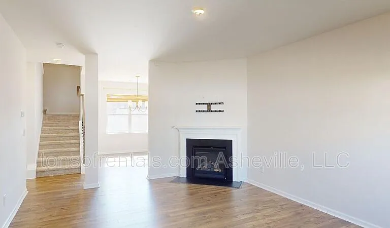 354 Tavernier Ln — Photo 8