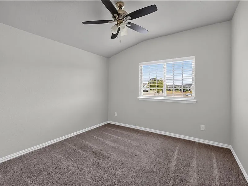 4 bed, 2010 sqft, $2,495 — Photo 3