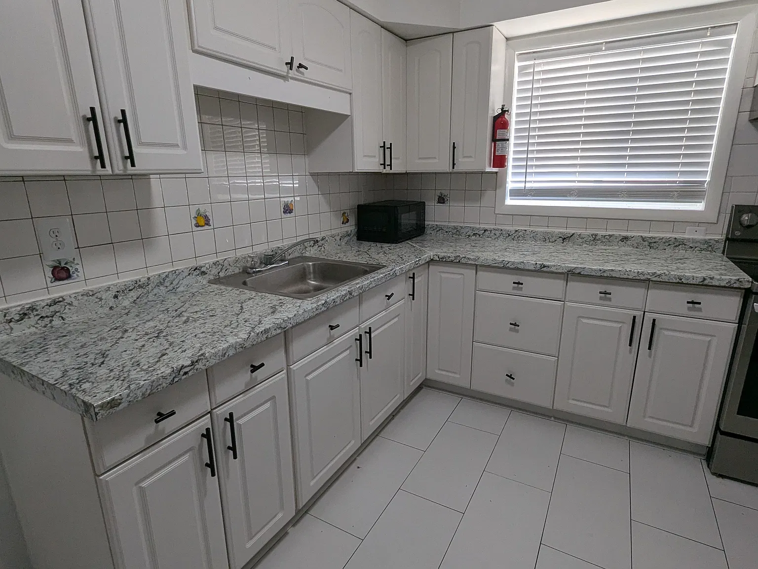 3 bed, 1350 sqft, $2,850 — Photo 3