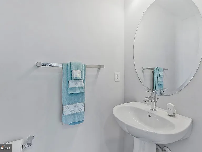 4402 Fair Lakes Ct — Photo 33