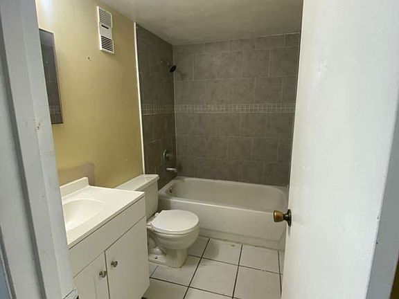 5th image of 290 Flower Ln APT 21