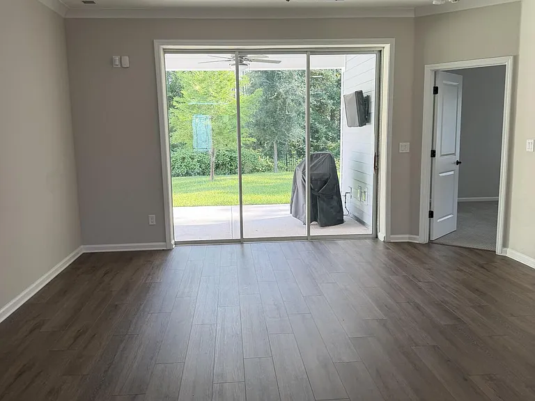323 Holly Forest Dr — Photo 7