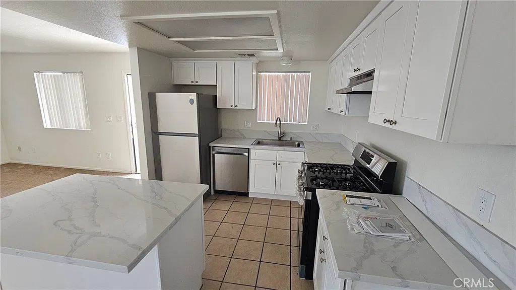 2 bed, 1000 sqft, $2,050 — Photo 4