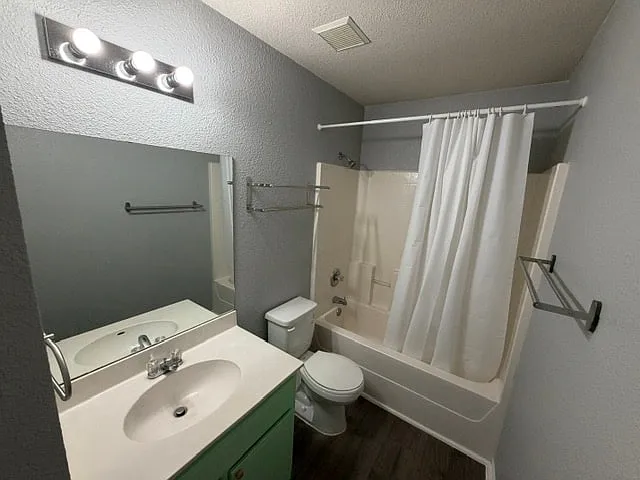 2702 Garland Dr — Photo 6