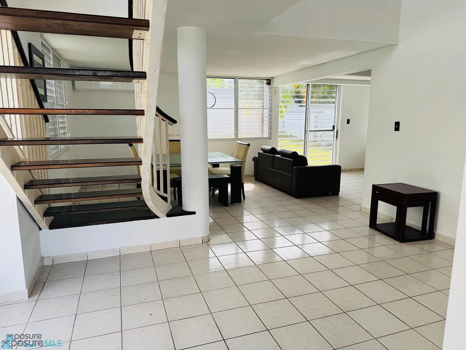 4 bed, 2.5 bath, 2000 sqft, $2,600 — Photo 2