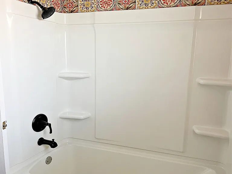 Hall tub & shower