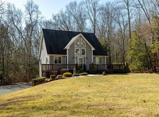 64 Leno Rd, Holland, MA 01521