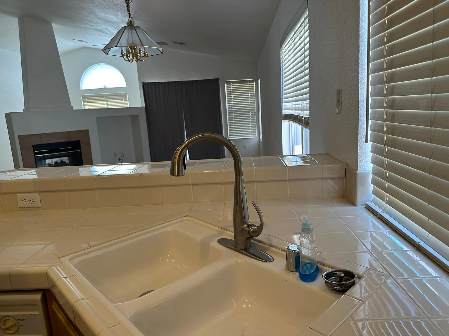 2 bed, 1311 sqft, $2,200 — Photo 4