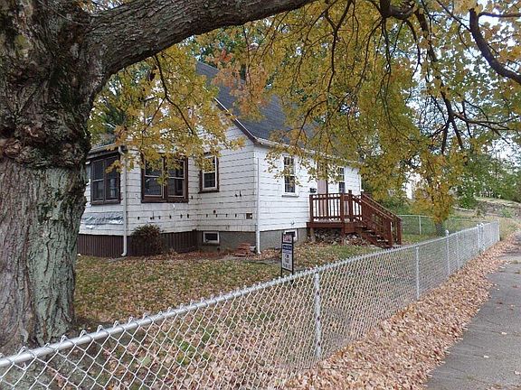 4th image of 325 Parkland Ave