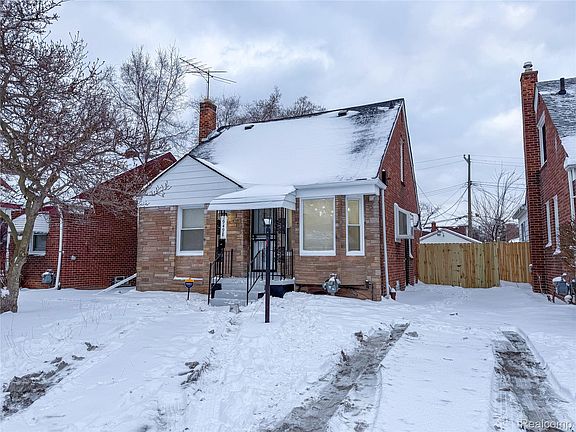 2nd image of 19498 Santa Rosa Dr