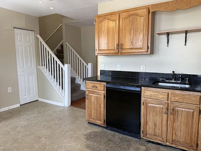 1323 Hampshire Dr #1 — Photo 8