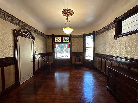 4th image of 1709 Oak St APT 1