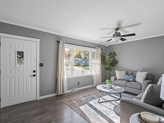 5th image of 60 Parklane Cir