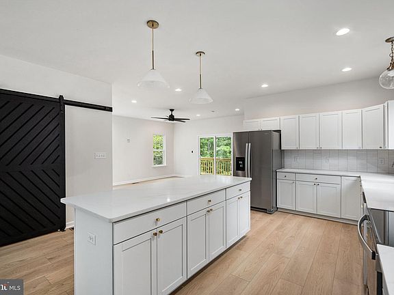5th image of 104 Butler Cir