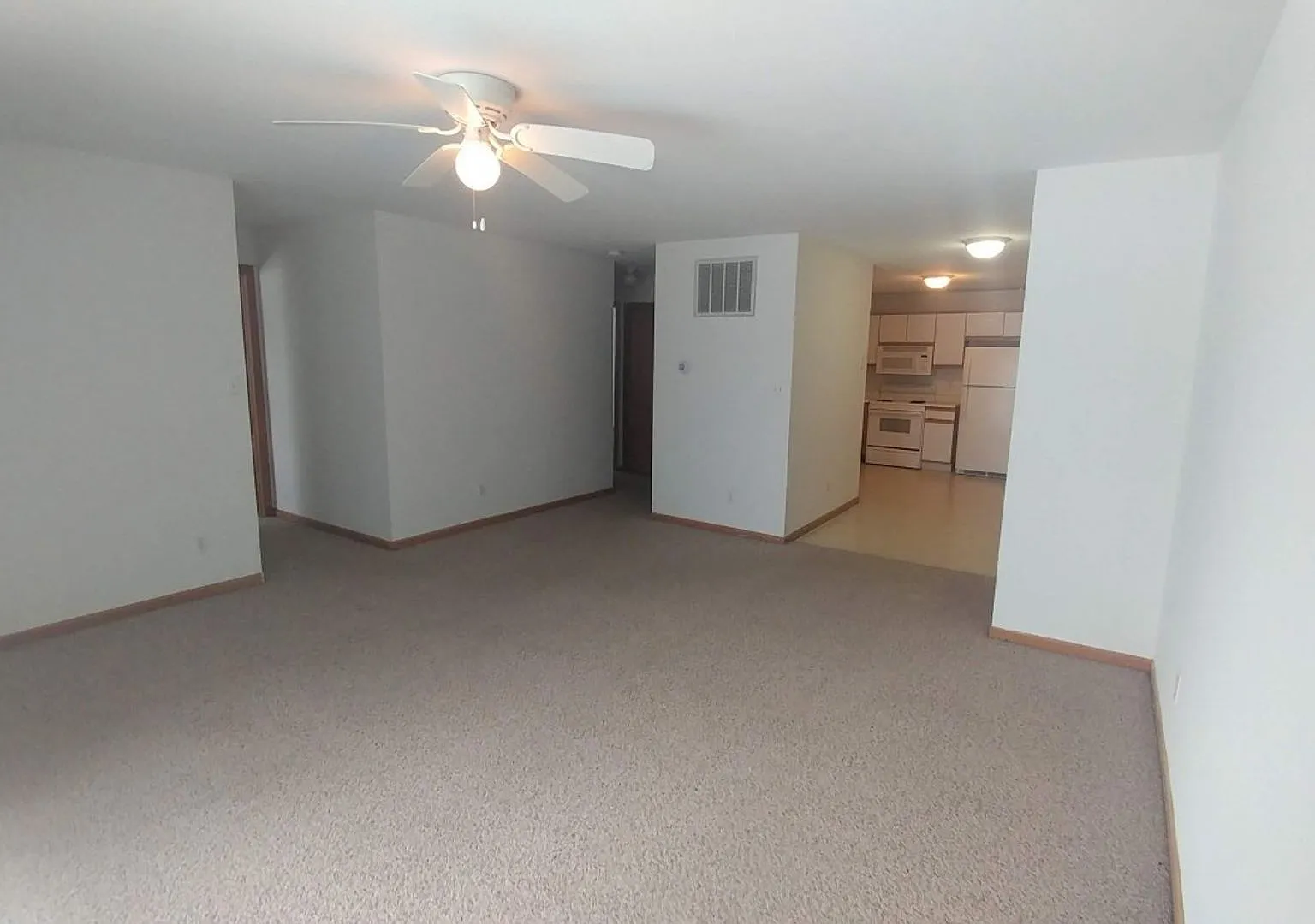 1107 Regent Drive — Photo 3