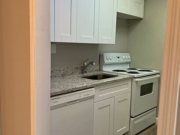 5th image of 937 W Preston St #2