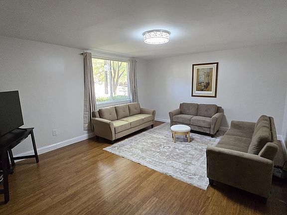 Common Area - Living Room