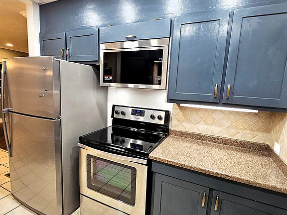 5th image of 557 E Sherman Ave #Up