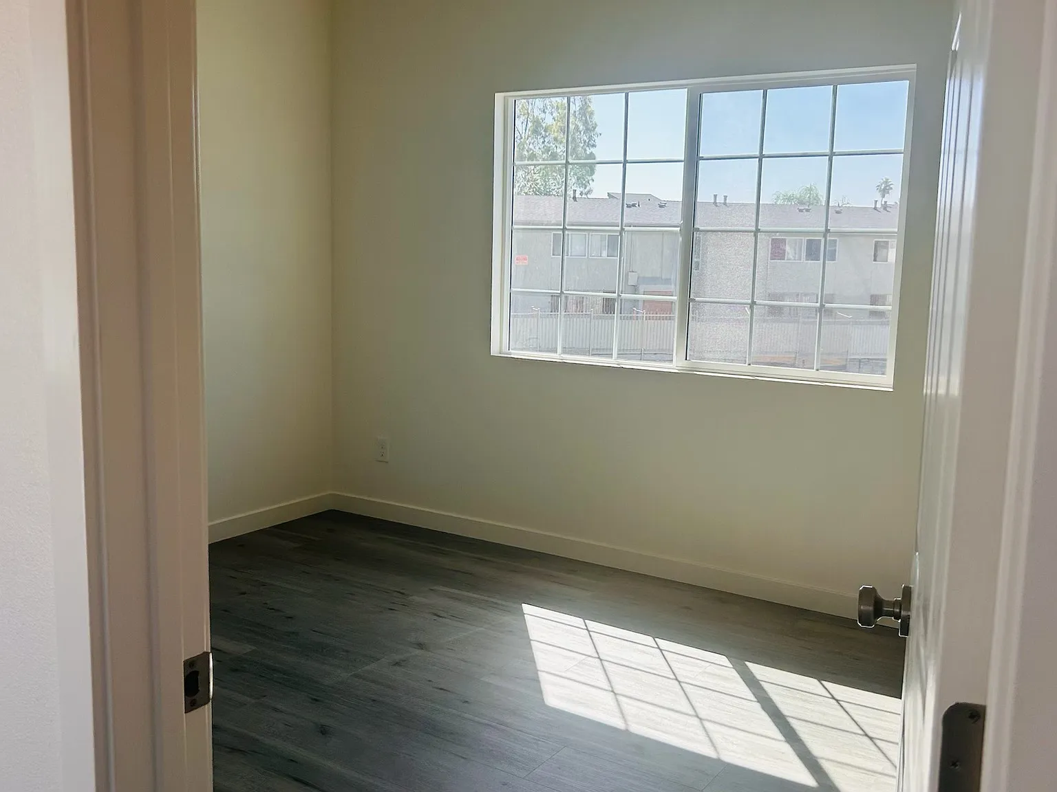 W 147th St, Hawthorne — Photo 4