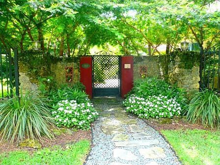 Inviting Natural Coral Rock entry