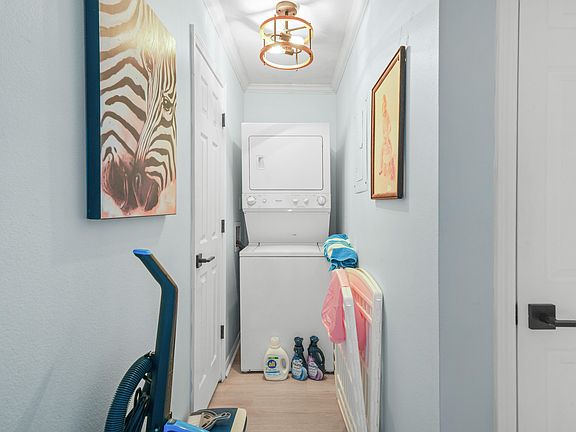 4th image of 5539 Soundside Dr APT K