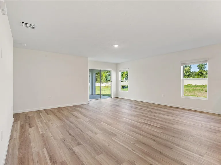 Living areas with views into the greenery