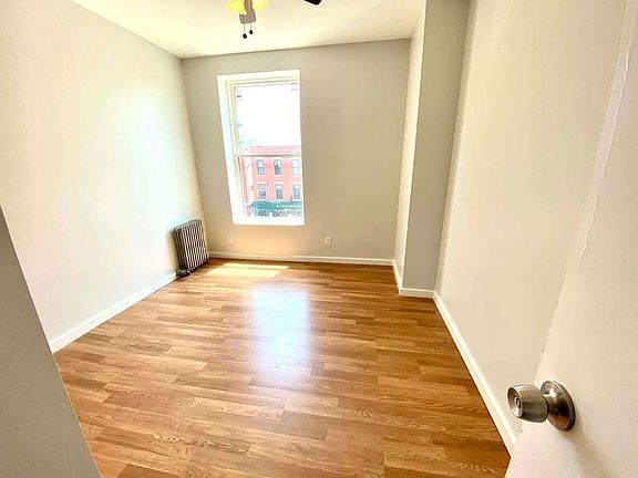 4th image of 10-31 Jackson Ave #3F