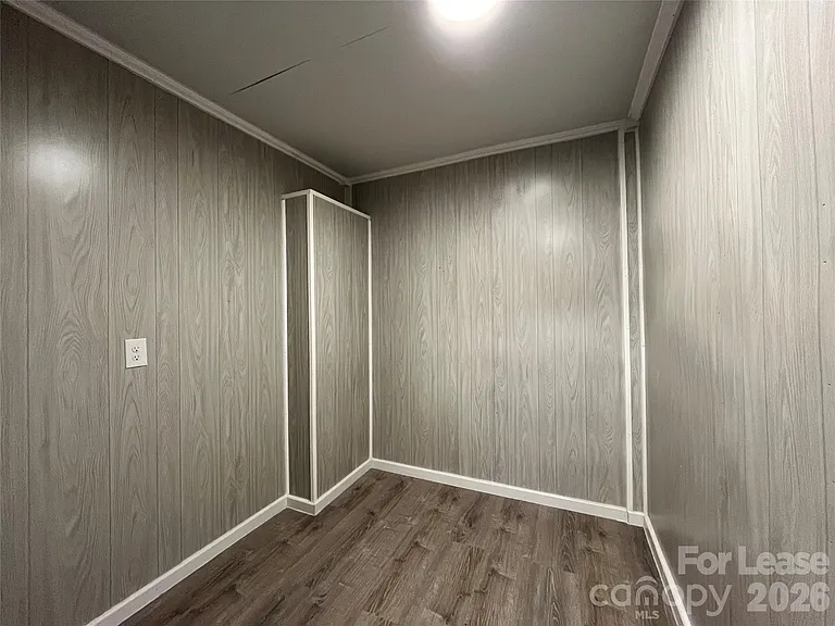 4723 Linden St — Photo 11