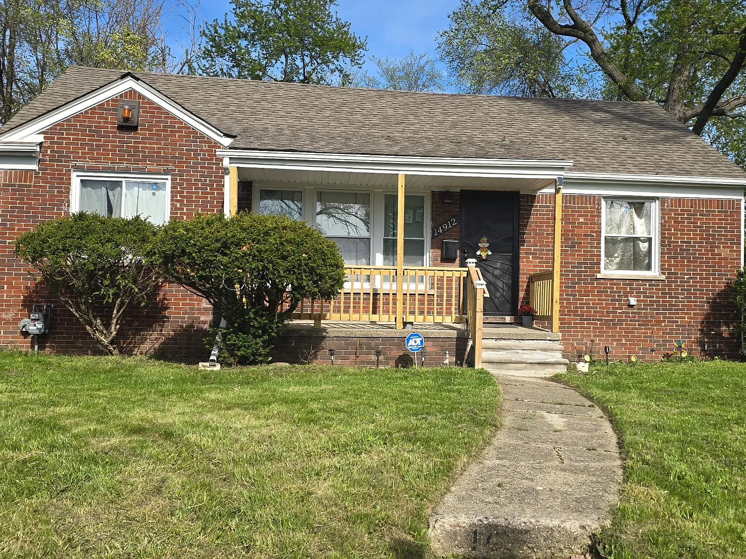 3 bed, 973 sqft, $1,300 — Photo 1