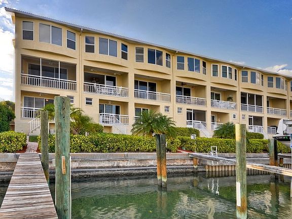 4th image of 1063 Pinellas Bayway S