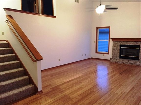 3rd image of 2322 Tamarack Ln