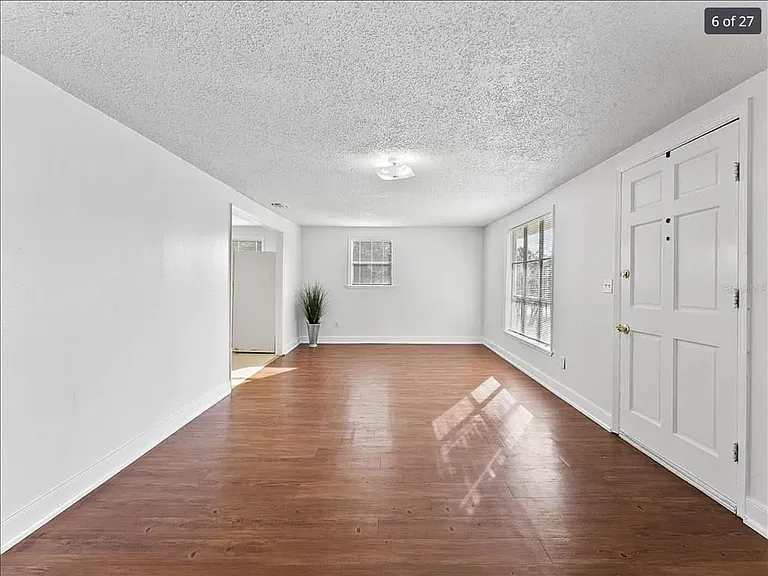 2515 Winston Ave — Photo 6