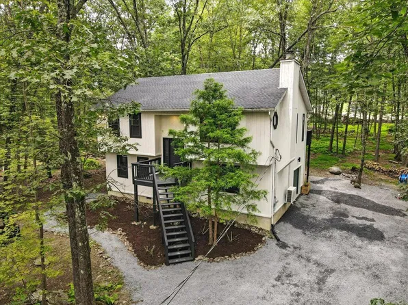 754 Clubhouse Dr, East Stroudsburg, PA 18302