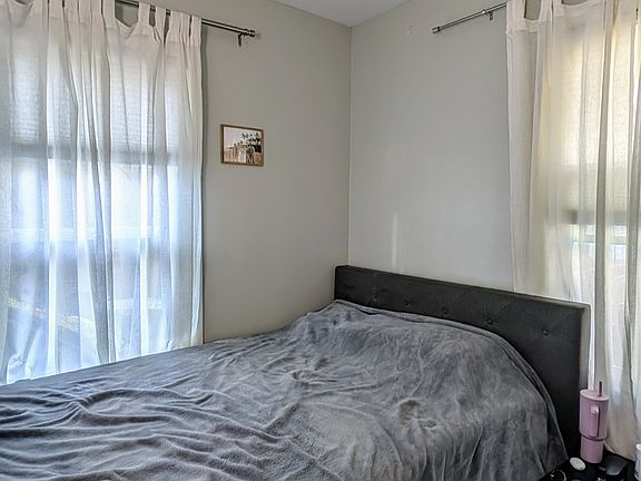 5th image of 349 Woodmere Ave SE #1