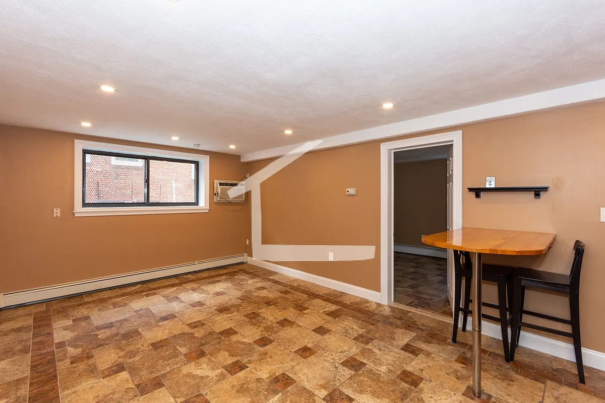 Building Photo - 43 Gardner St #2