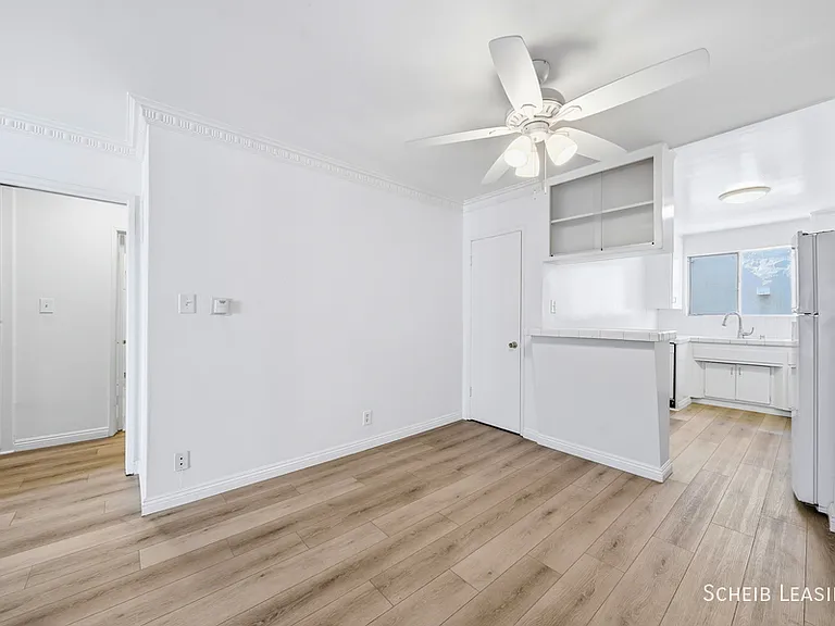 426 S Rexford Dr #4 — Photo 7