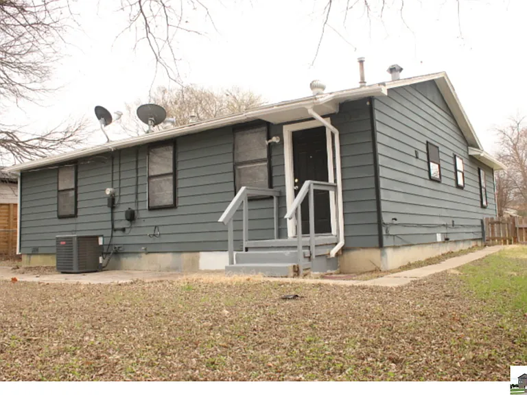 409 Short Ave — Photo 26