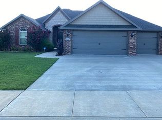 1151 Ellen Ray Ln, Centerton, AR 72719