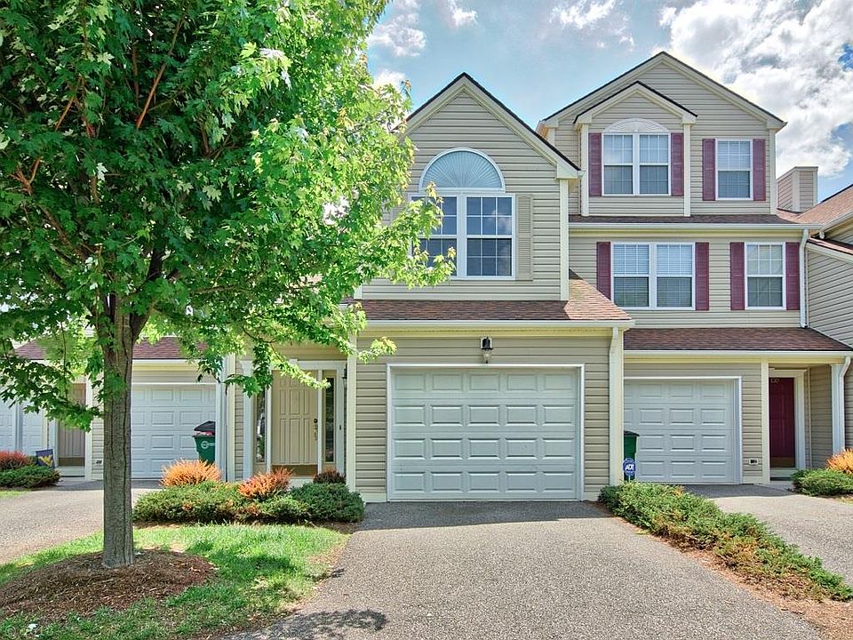 1st image of 140 Kitty Ln